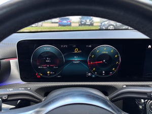 Mercedes-Benz A 220 4Matic AMG FULL LED MÉMOIRE ACC PANO AHK