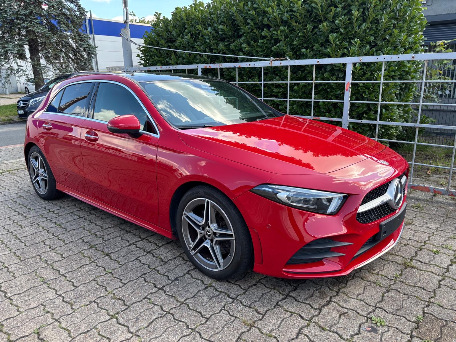 Mercedes-Benz A 220 4Matic AMG FULL LED MÉMOIRE ACC PANO AHK
