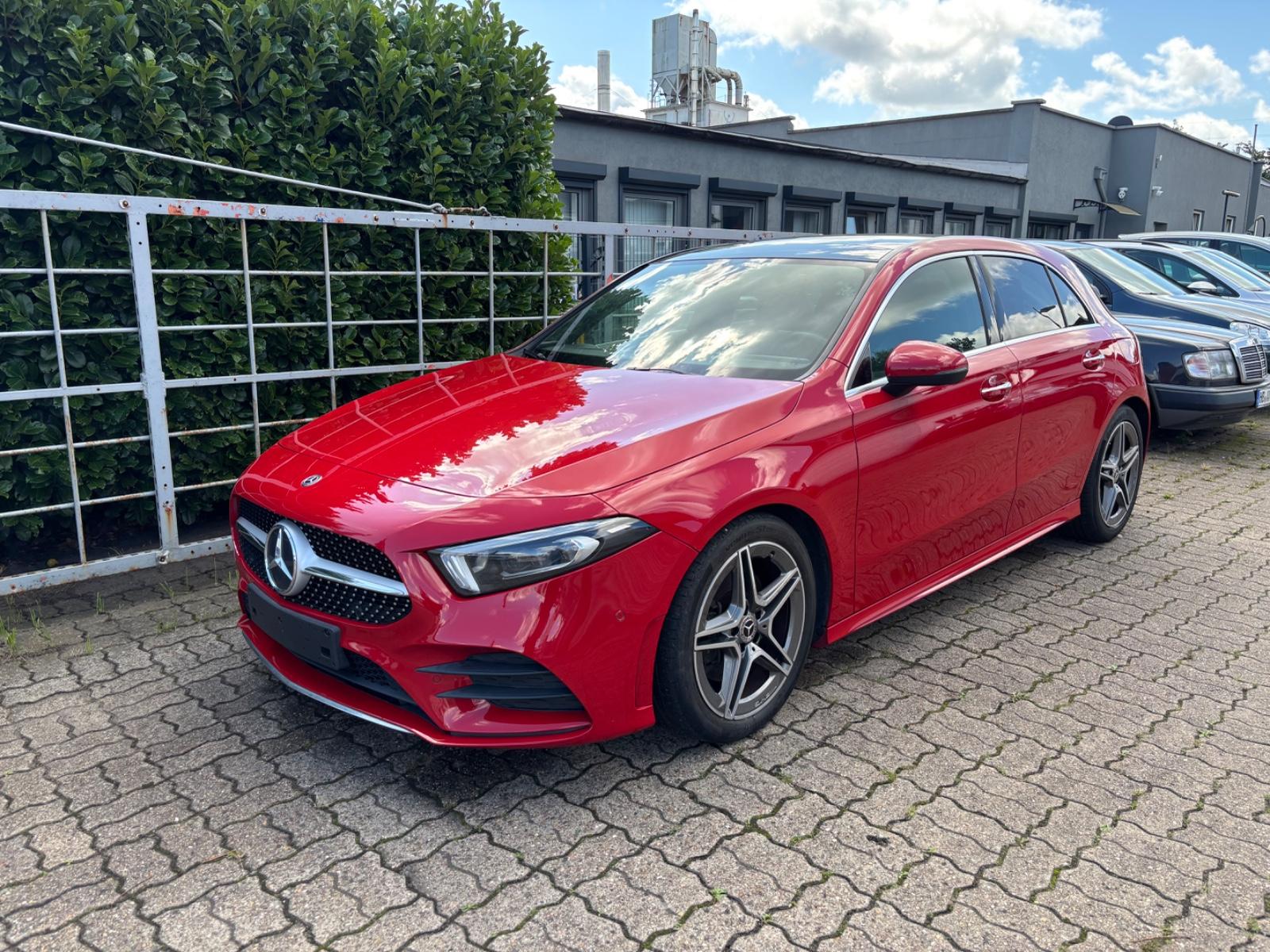 Mercedes-Benz A 220 4Matic AMG FULL LED MÉMOIRE ACC PANO AHK