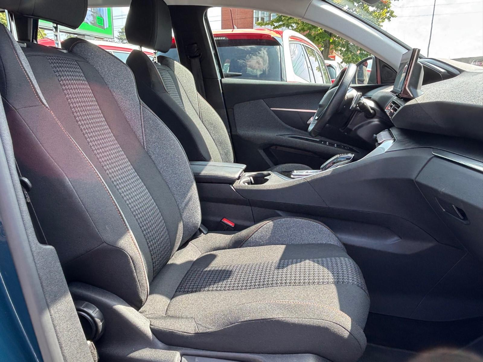 Peugeot 5008 ALU/NAVI/LED/7 PLACES/CROCHET DE REMORQUAGE/Courroie de distribution…