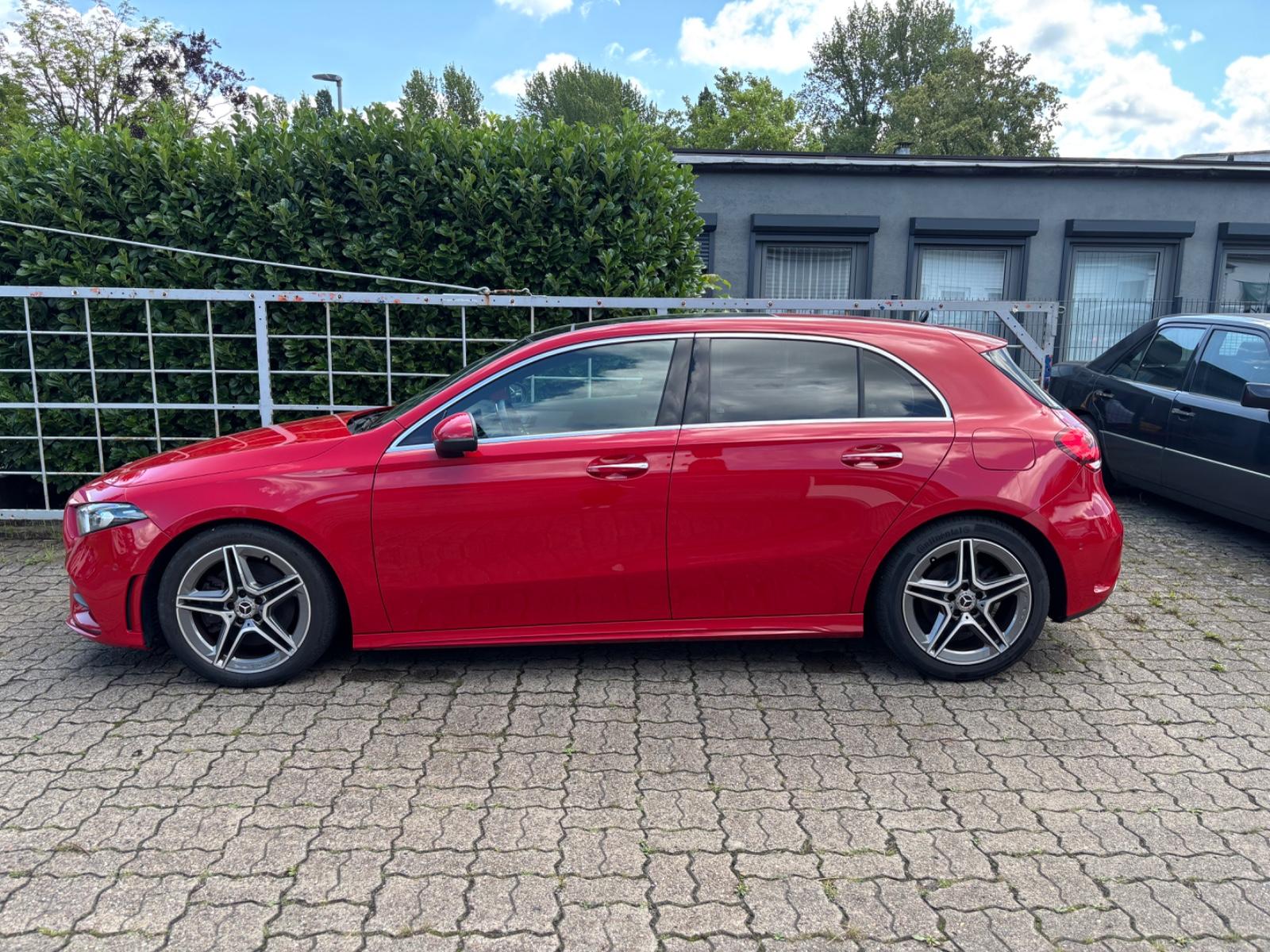 Mercedes-Benz A 220 4Matic AMG FULL LED MÉMOIRE ACC PANO AHK