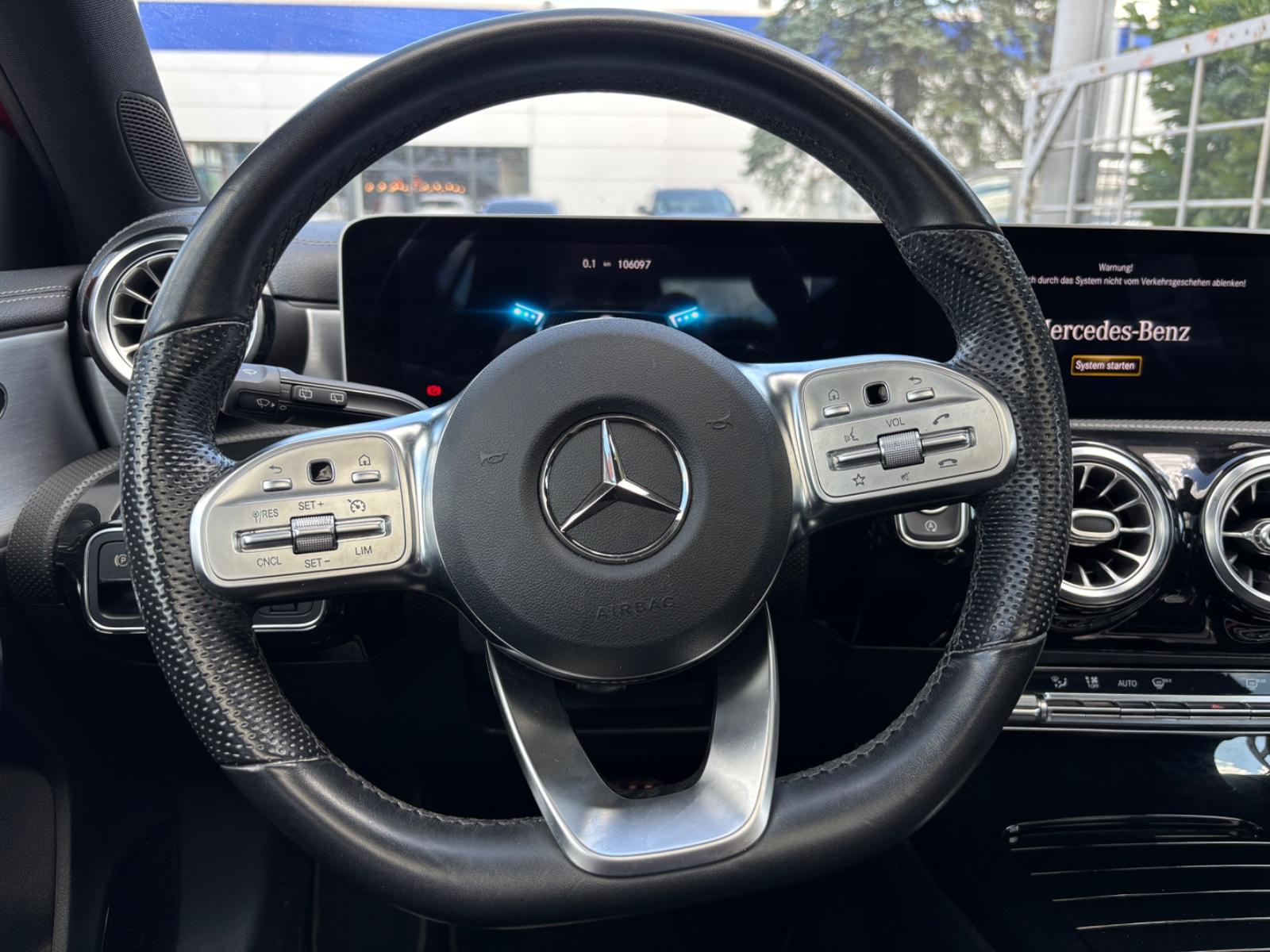 Mercedes-Benz A 220 4Matic AMG FULL LED MÉMOIRE ACC PANO AHK