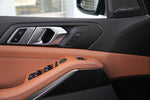 Charger l&#39;image dans la galerie, BMW X5 xDrive50e M SPORT PRO/PANO/22M/CARBON/COGNAC Offroad 360kW(478Xh Din) 2022 / Automatique/ Hybride (essence électricité,Compatible E-10,Hybride Plug-in) / 24000KM(certifié)
