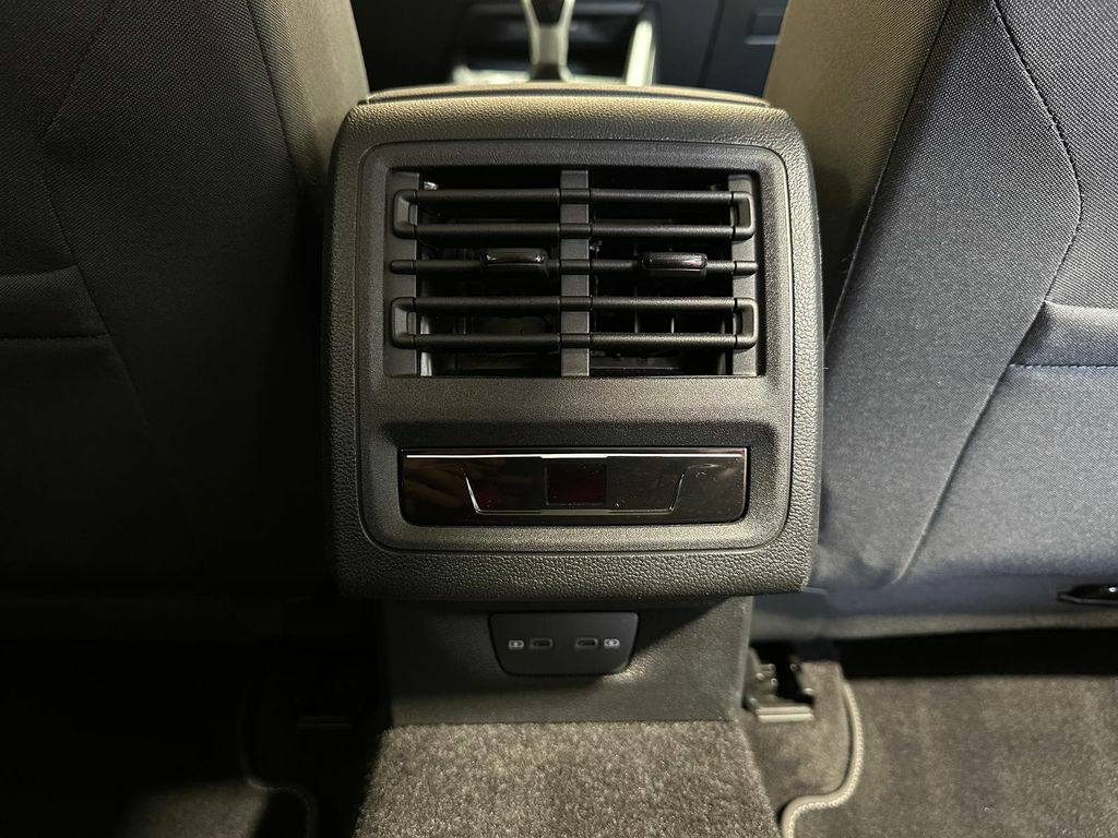 Volkswagen Golf Variant 1.5 TSI Life LED|AHK|Navi|SHZ|ACC 110kW(150Ch Din) 2021 / Manuele/ Essence Compatible E-10 / 27800Km(certifié)