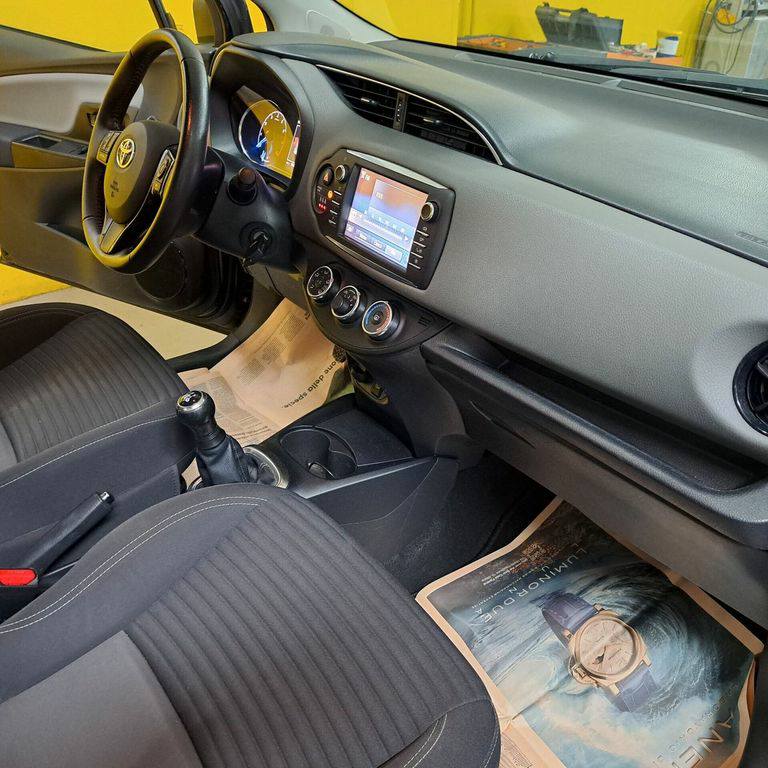 Toyota Yaris 1.0 72 CV 5 porte Active Limousine 53kW(72Ch) 2019 / Manuelle / Essence / 64000KM(certifié)