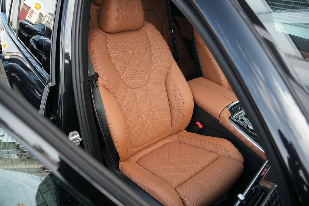 BMW X5 xDrive50e M SPORT PRO/PANO/22M/CARBON/COGNAC Offroad 360kW(478Xh Din) 2022 / Automatique/ Hybride (essence électricité,Compatible E-10,Hybride Plug-in) / 24000KM(certifié)