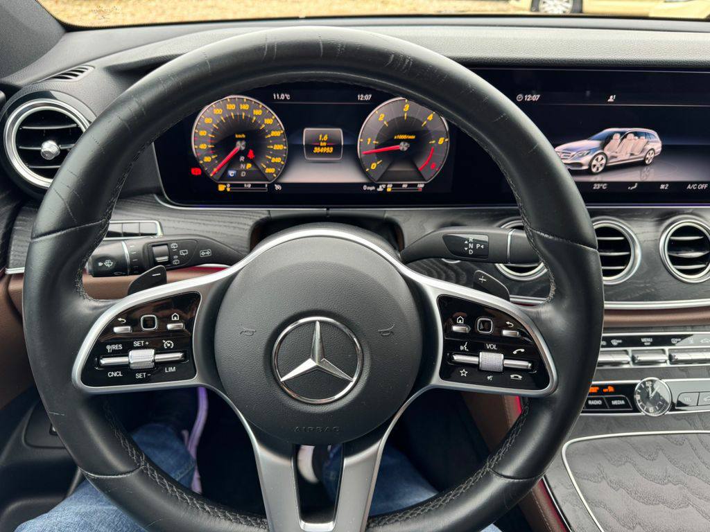 Mercedes-Benz E -Klasse T-Modell E 400 d 4Matic AMG-Line 250kW(340Ch Din) 2021 / Automatique / Diesel / 76500KM(certifié)