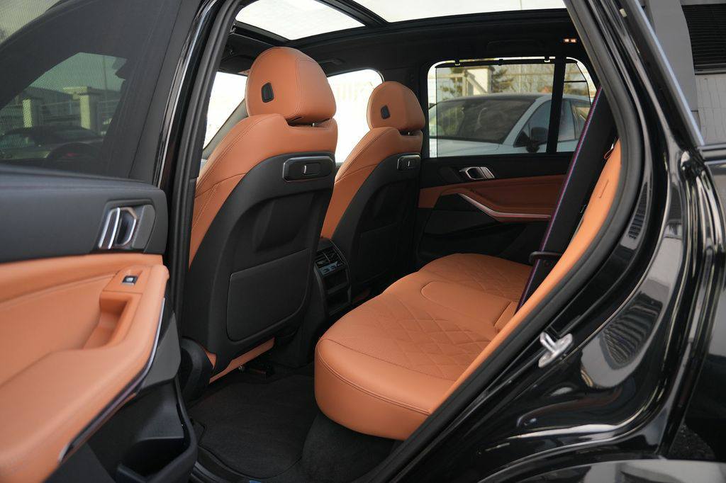BMW X5 xDrive50e M SPORT PRO/PANO/22M/CARBON/COGNAC Offroad 360kW(478Xh Din) 2022 / Automatique/ Hybride (essence électricité,Compatible E-10,Hybride Plug-in) / 24000KM(certifié)