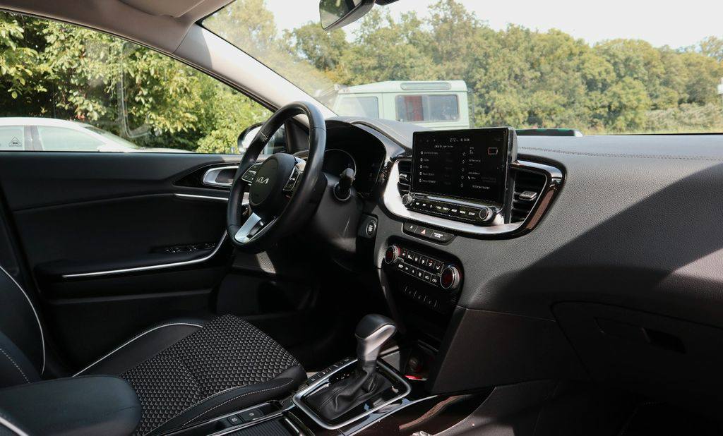 Kia cee'd Sportswagon Plug-in Hybrid Spirit 77kW(105ch din) 2023 / Automatique / Hybride(Essence,Électrique),Hybride rechargeable/ 13700km(certifié)