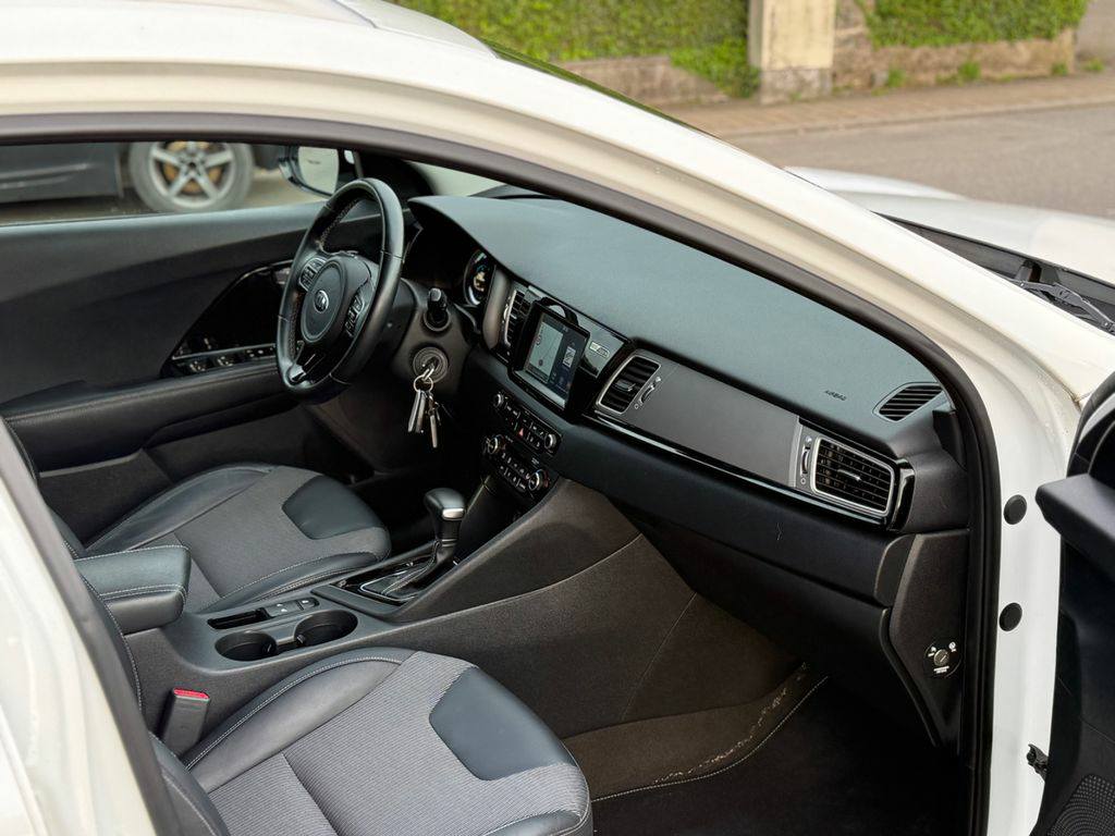 Kia Niro Vision* NEU * TÜV * hybrid*77kw(105ch din) 2016 / Automatique / Hybride(Essence,Électrique) / 92000km(certifié)