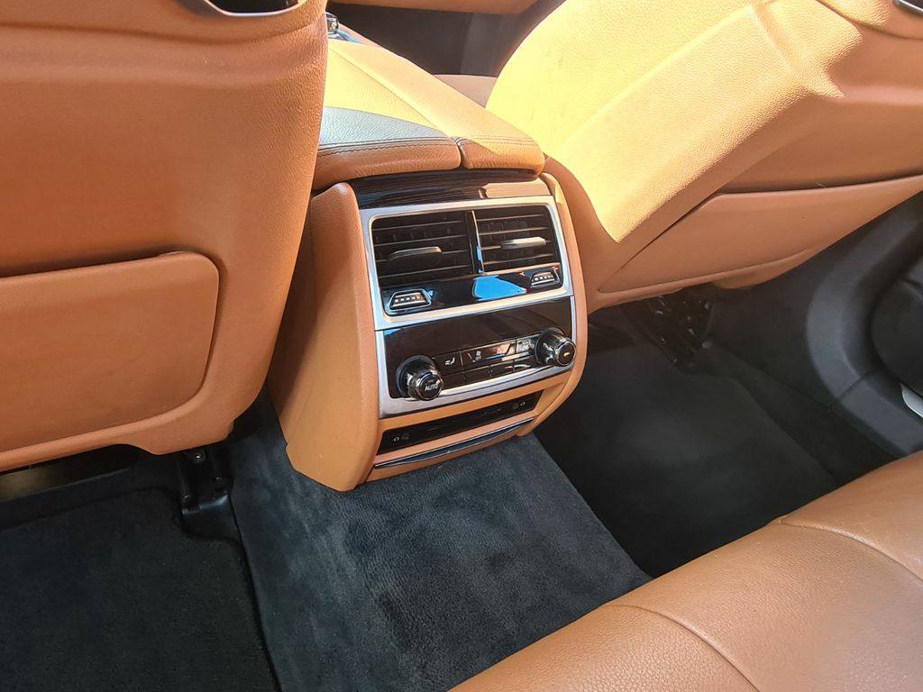 BMW Lim 740 d xDrive M Sport-Paket M-Technic Leder 235kW(320ch din) 2016 / Automatique / Diesel / 96000km(certifié)
