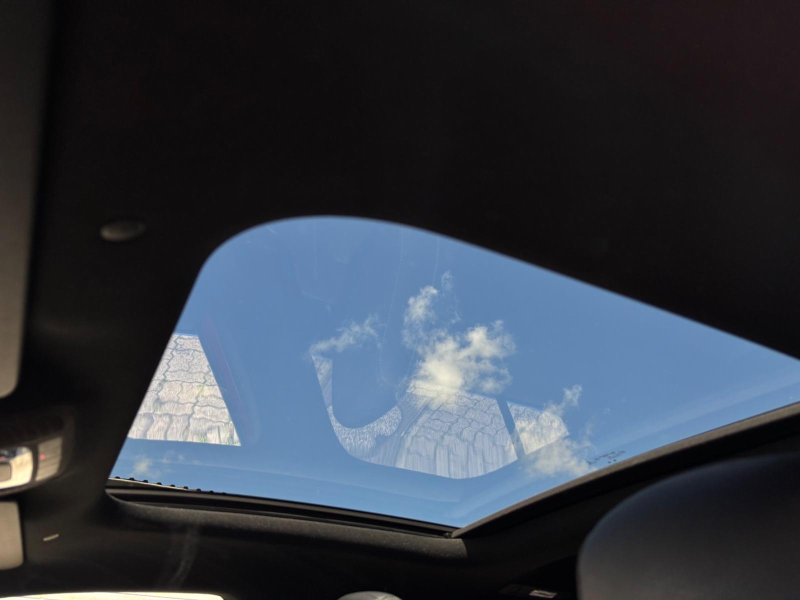 Mercedes-Benz A 220 4Matic AMG FULL LED MÉMOIRE ACC PANO AHK