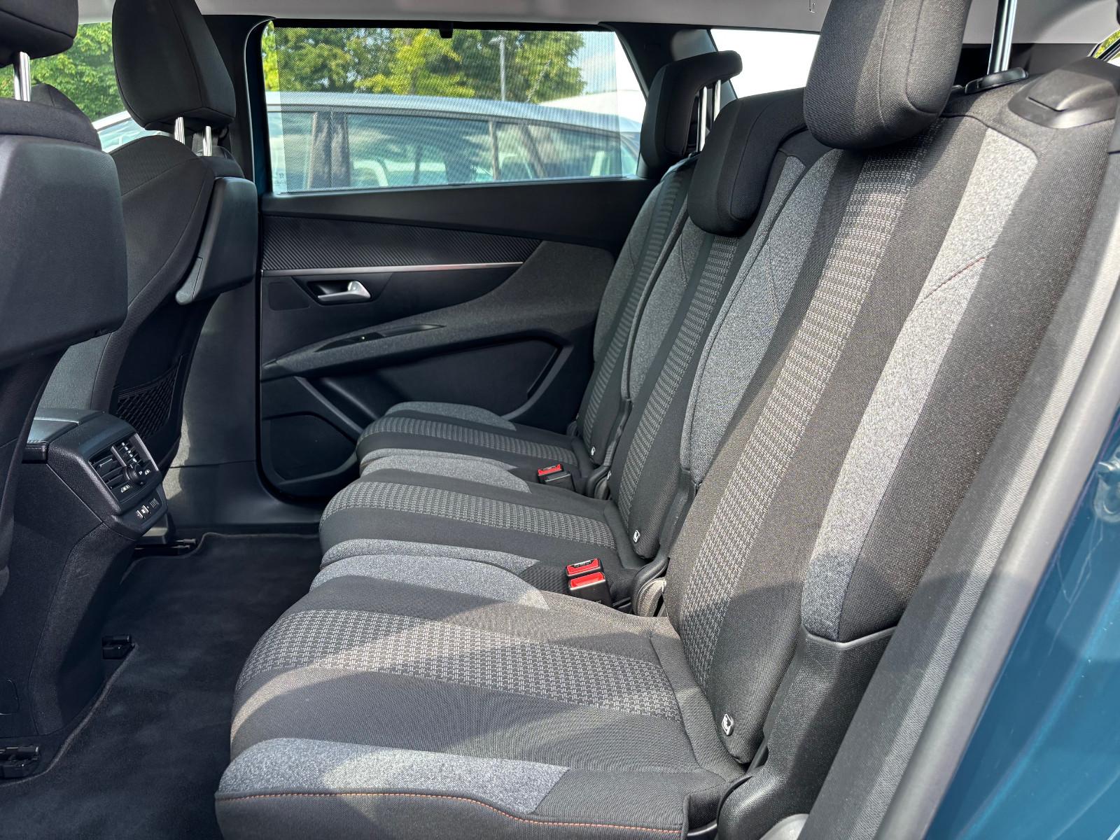 Peugeot 5008 ALU/NAVI/LED/7 PLACES/CROCHET DE REMORQUAGE/Courroie de distribution…