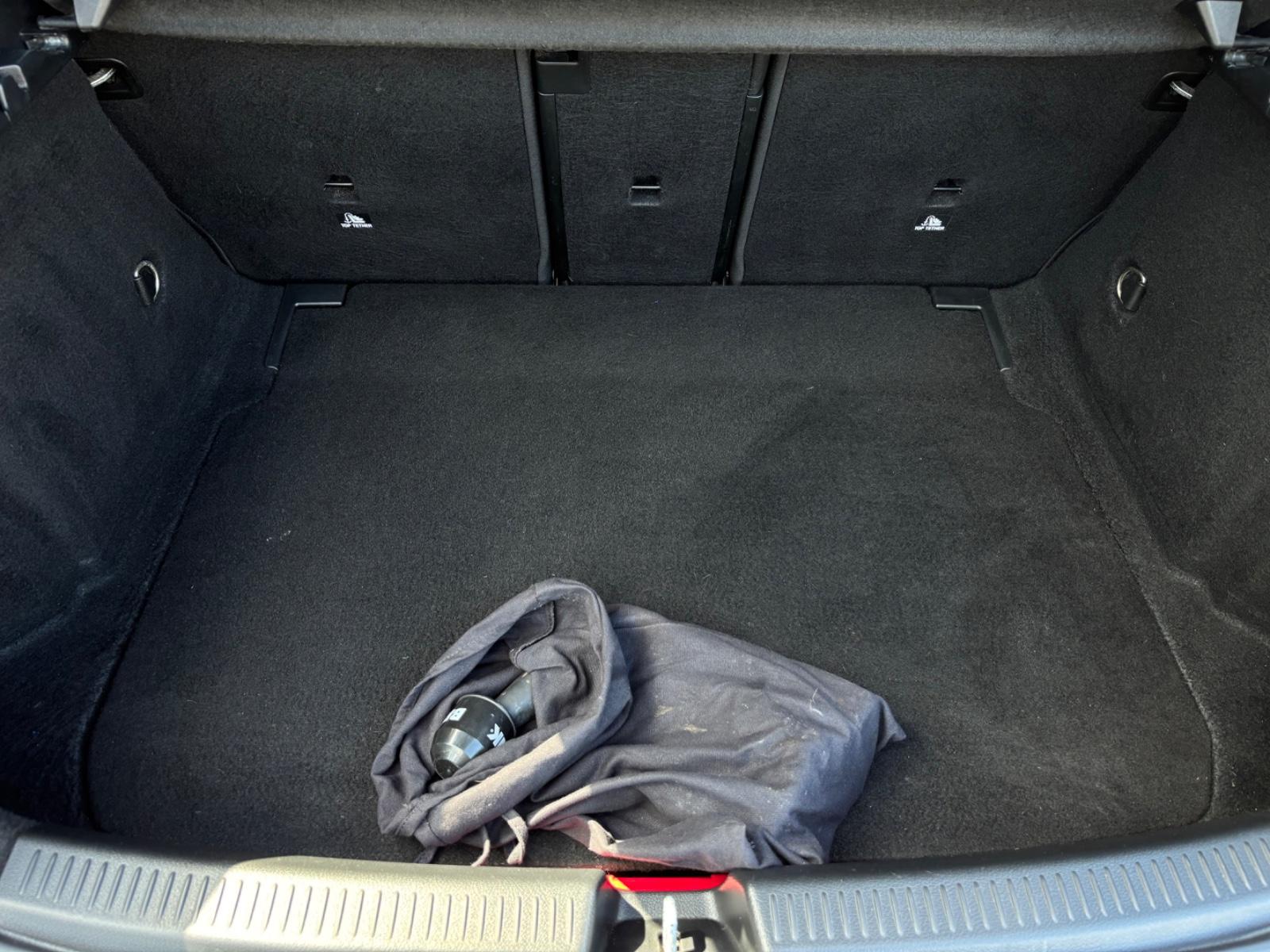 Mercedes-Benz A 220 4Matic AMG FULL LED MÉMOIRE ACC PANO AHK