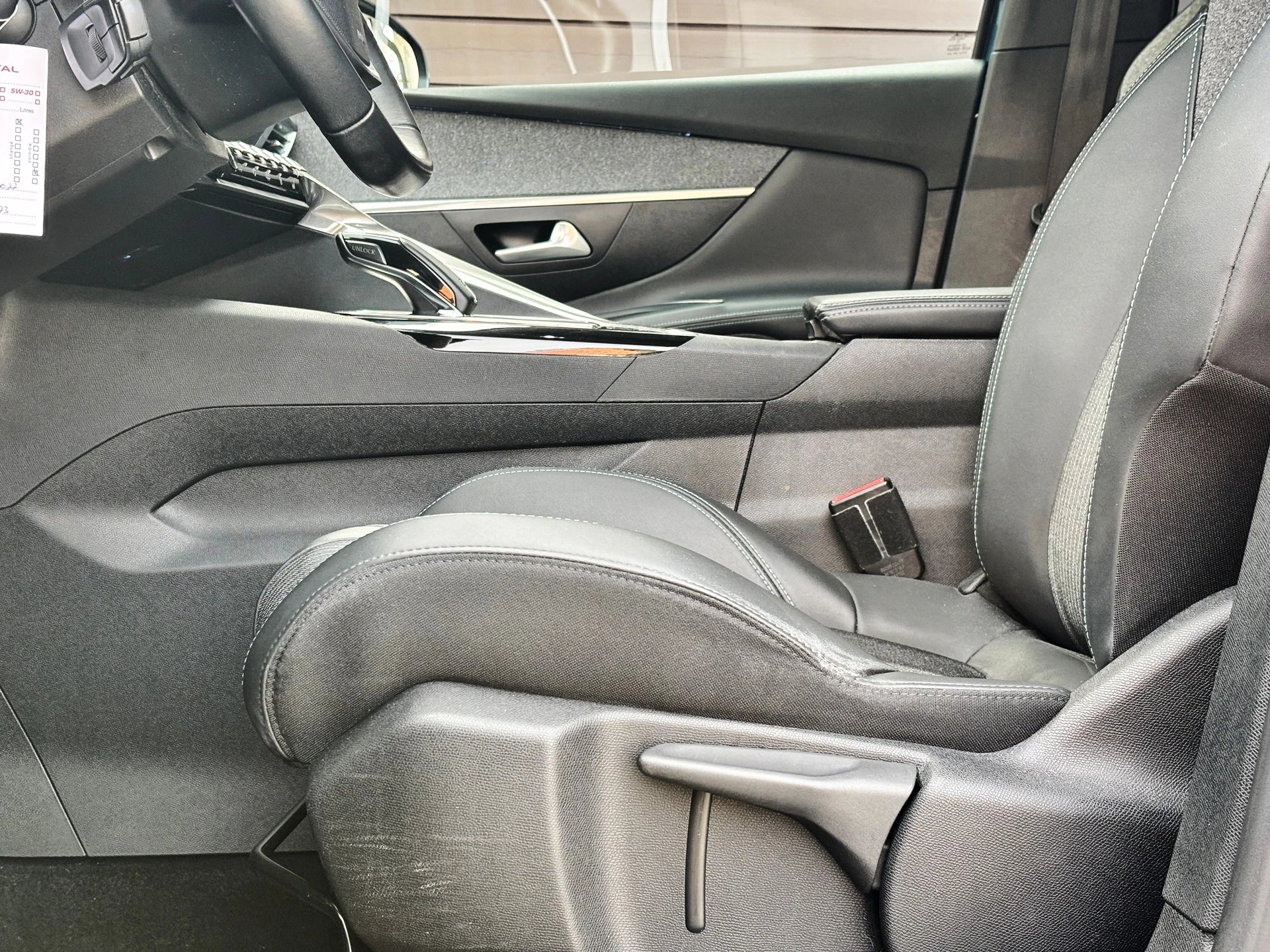 PEUGEOT 3008 1.2 PureTech Allure Pack EAT8
