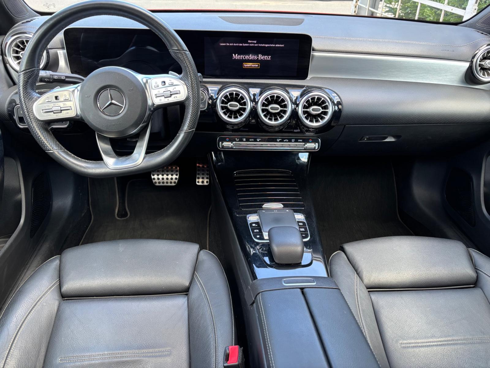 Mercedes-Benz A 220 4Matic AMG FULL LED MÉMOIRE ACC PANO AHK