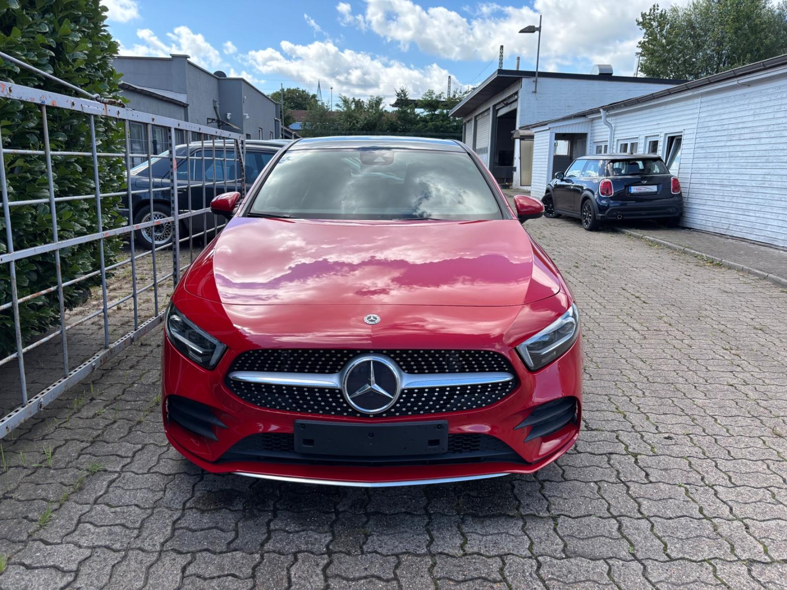 Mercedes-Benz A 220 4Matic AMG FULL LED MÉMOIRE ACC PANO AHK