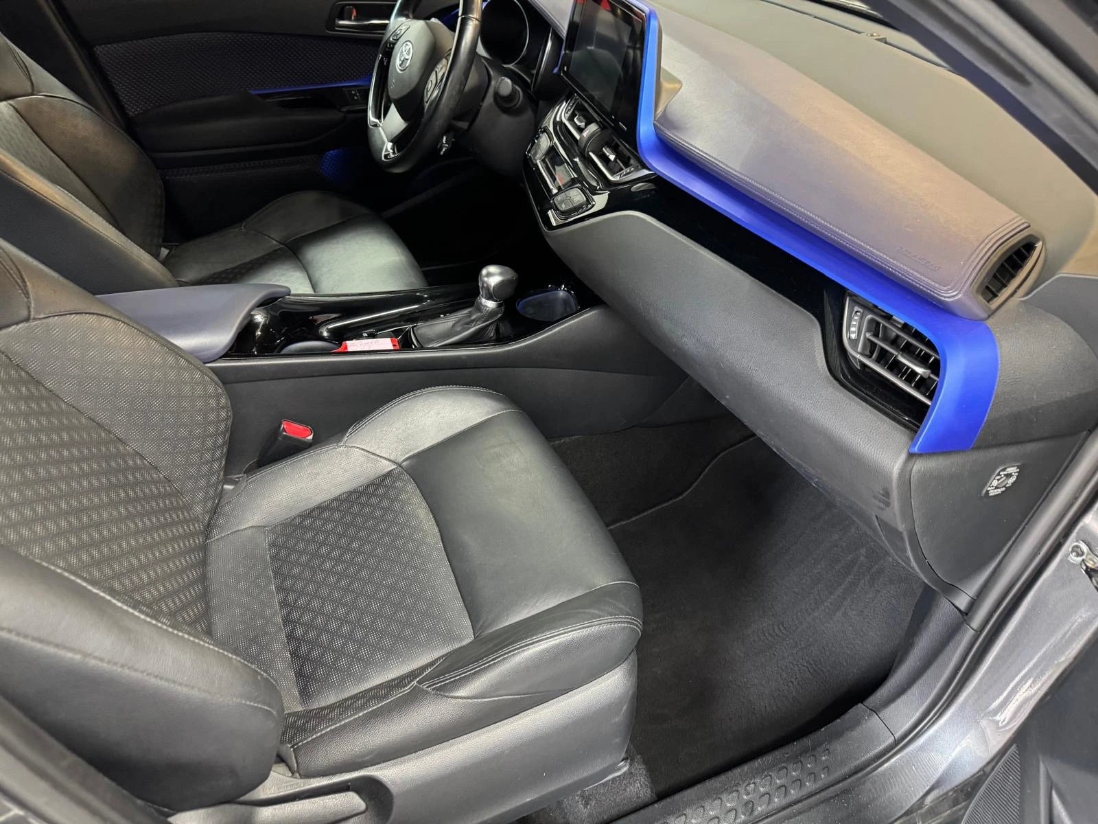 TOYOTA C-HR 1.8 HSD Premium CVT